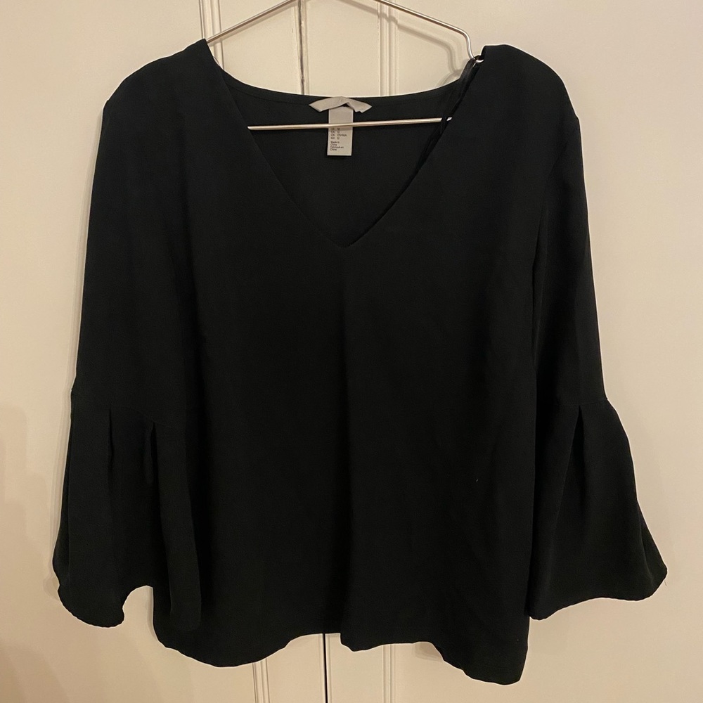 H&M Black V-Neck blouse